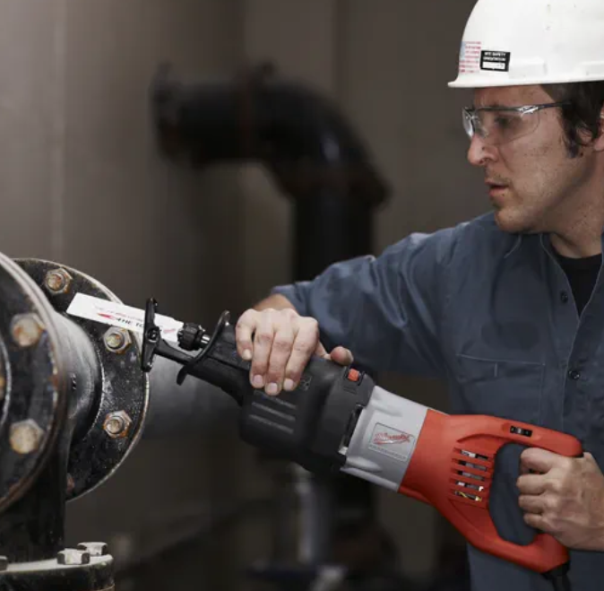 [A] (MIL-6538-21) SIERRA SABLE CARRERA 1 1/4 0-2,800 CPM 15 AMP (1,800 W) ESTUCHE