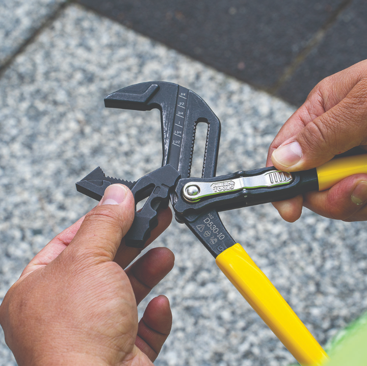 [A] (KLE-D53010) LLAVE 2 EN 1 DE EXTENSION (INGLESA) Y LLAVE STILLSON de 10" PULGADAS