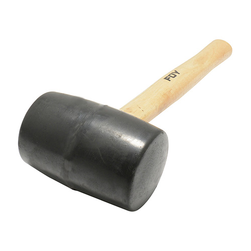 MAZO CON CABEZA DE HULE NEGRO CON MANGO DE MADERA DE 11", 16 OZ