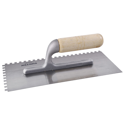 [SUR-123185] LLANA DENTADA CUADRADA DE ACERO AL ALTO CARBÓN CON MANGO DE MADERA 6 REMACHES, 11"X5"
